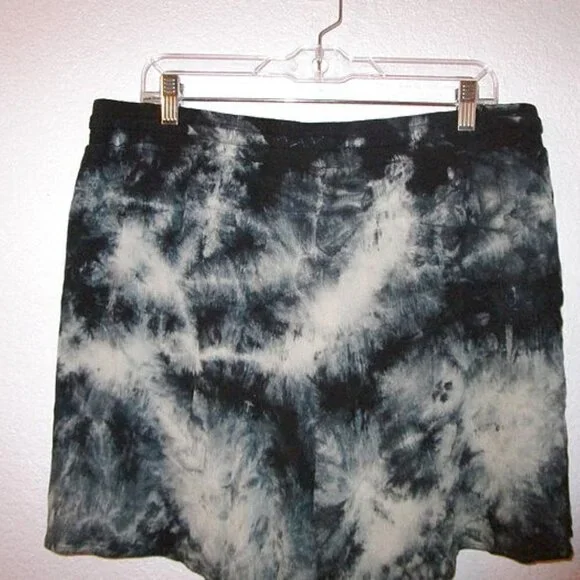 Torrid Gauze Pull On Shorts Size 1X Pockets Wide Leg High Rise Grunge Whimsigoth - Picture 8 of 8